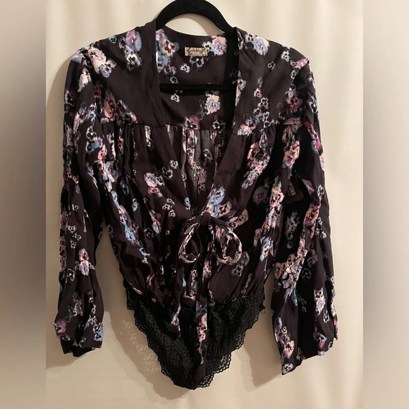 Intimately Free People Forties Feels Bell Sleeve Bodysuit - Picture 4 of 8